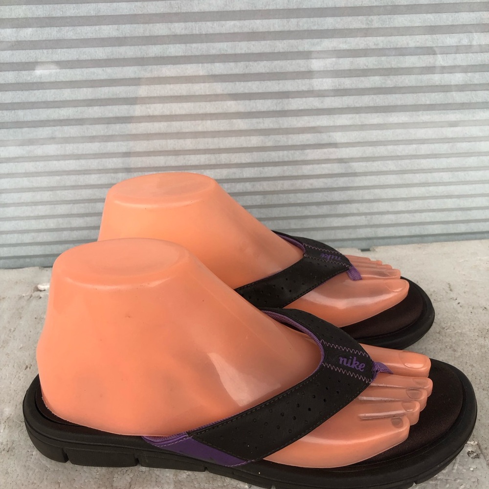 Nike Comfort Women's in Black and Purple FlipFlop Sandals Size 8